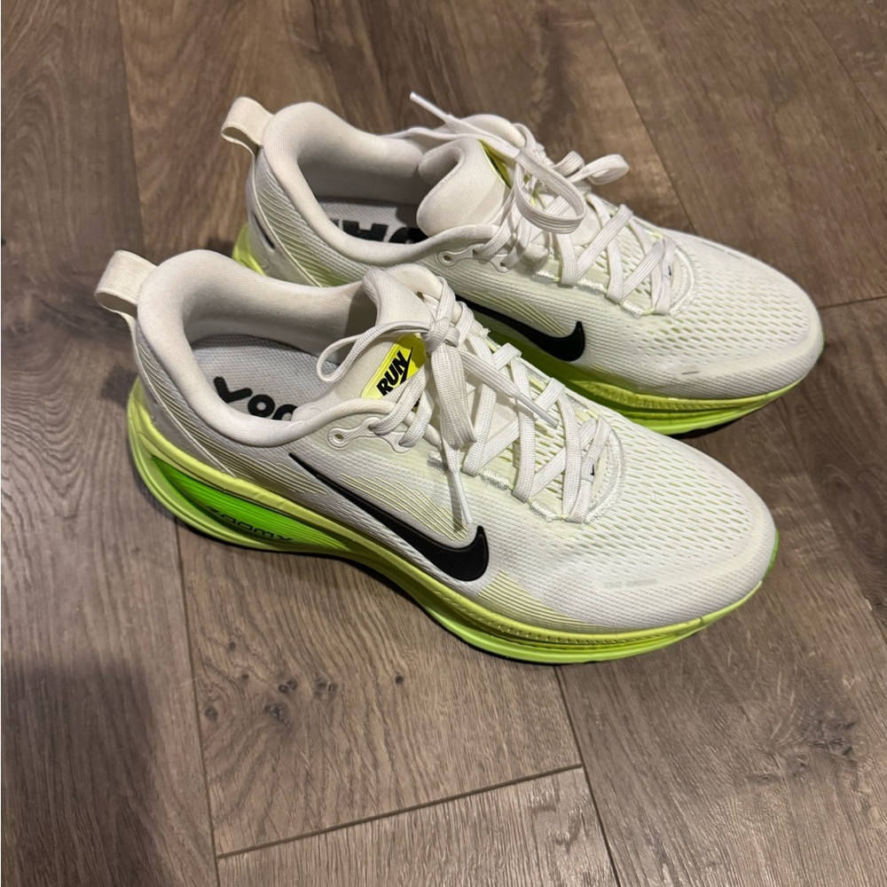 Nike Vomero 18 Running Sneakers - Picture 3 of 6
